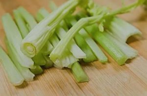 得了口臭怎么办？吃这些食物就对了