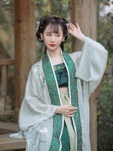 穿汉服山寨为什么会被骂？说说汉服圈的奇怪现象