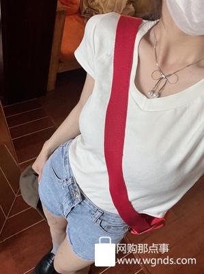 纯欲辣妹V领短袖
