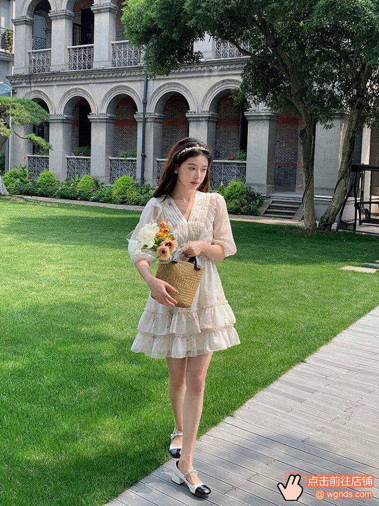 杨小卷 法式温柔风V领碎花连衣裙女夏小个子气质收腰高级感仙女裙
